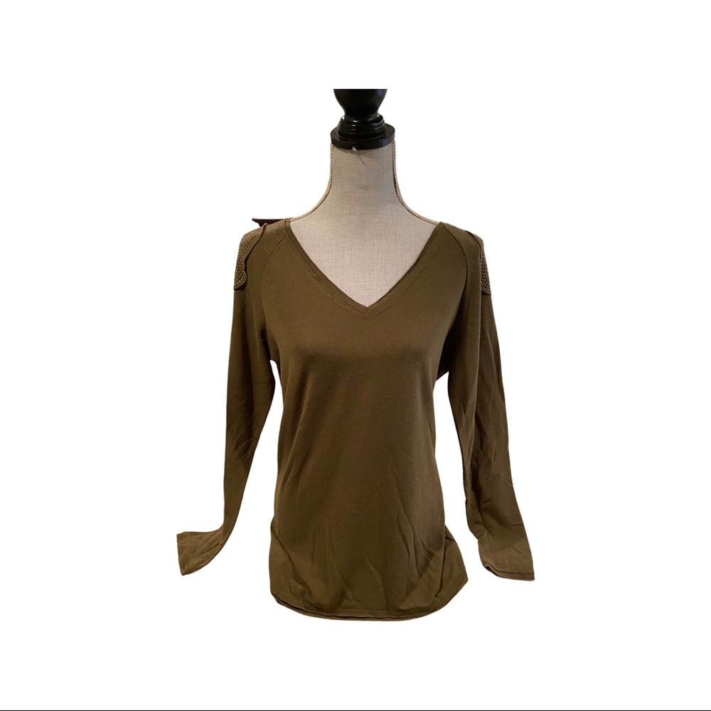 Alberto Makali top with shoulder details